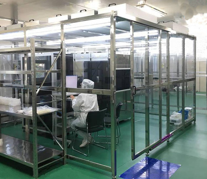 百級潔凈棚配置由FFU、初效過濾器、高效過濾器過濾，再加風淋室、傳遞窗等凈化設備才能達到效果。
