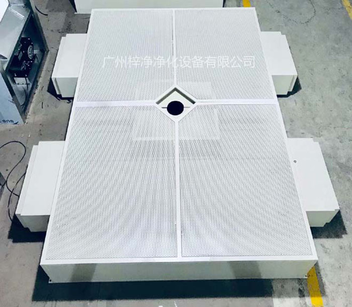 層流送風(fēng)天花是現(xiàn)代醫(yī)院手術(shù)室必用的一種凈化裝置。